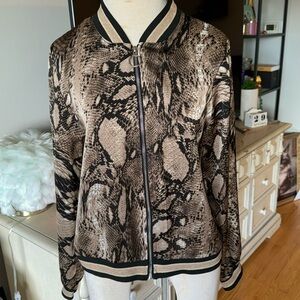 Animal pattern light jacket